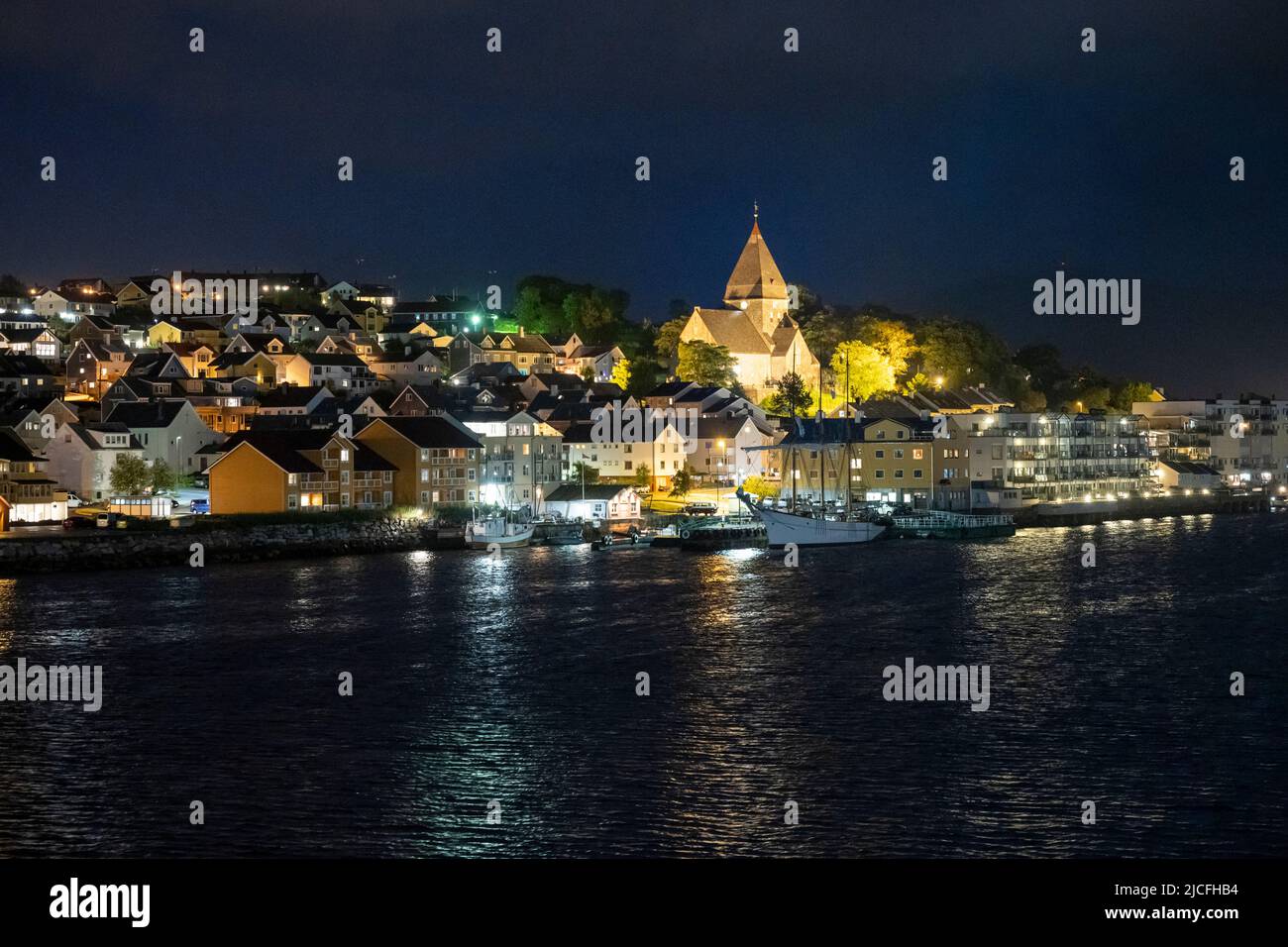 Norvegia, Møre og Romsdal, vista della città portuale Kristiansund. Foto Stock
