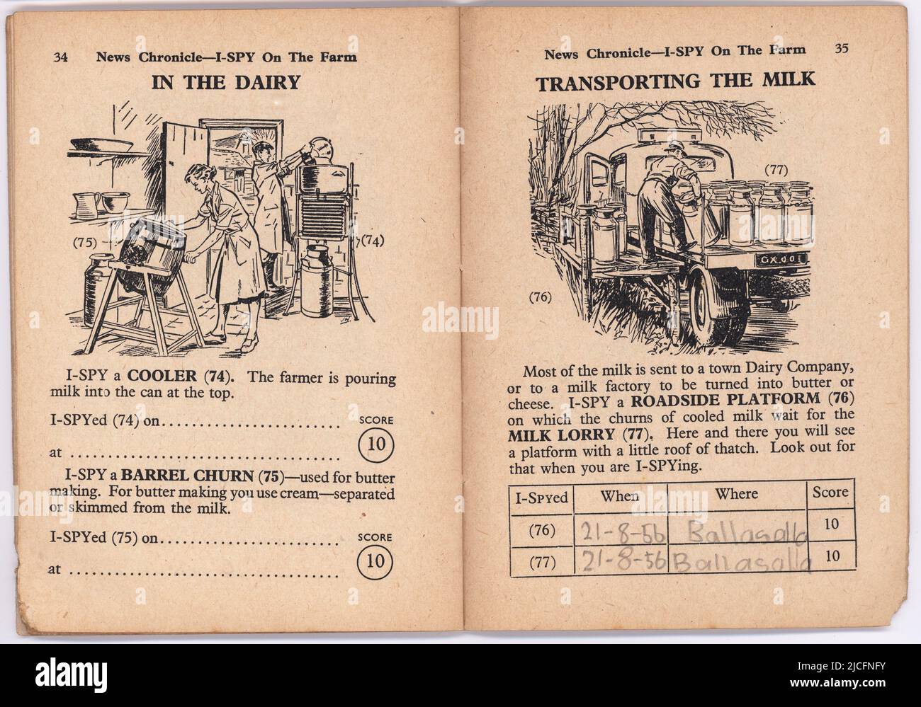 2 pagine aperte di i-Spy on the Farm Book (i-Spy No 2, 1956), pubblicato da News Chronicle, Londra, UK. Osservazione e recoding gioco per bambini. Foto Stock
