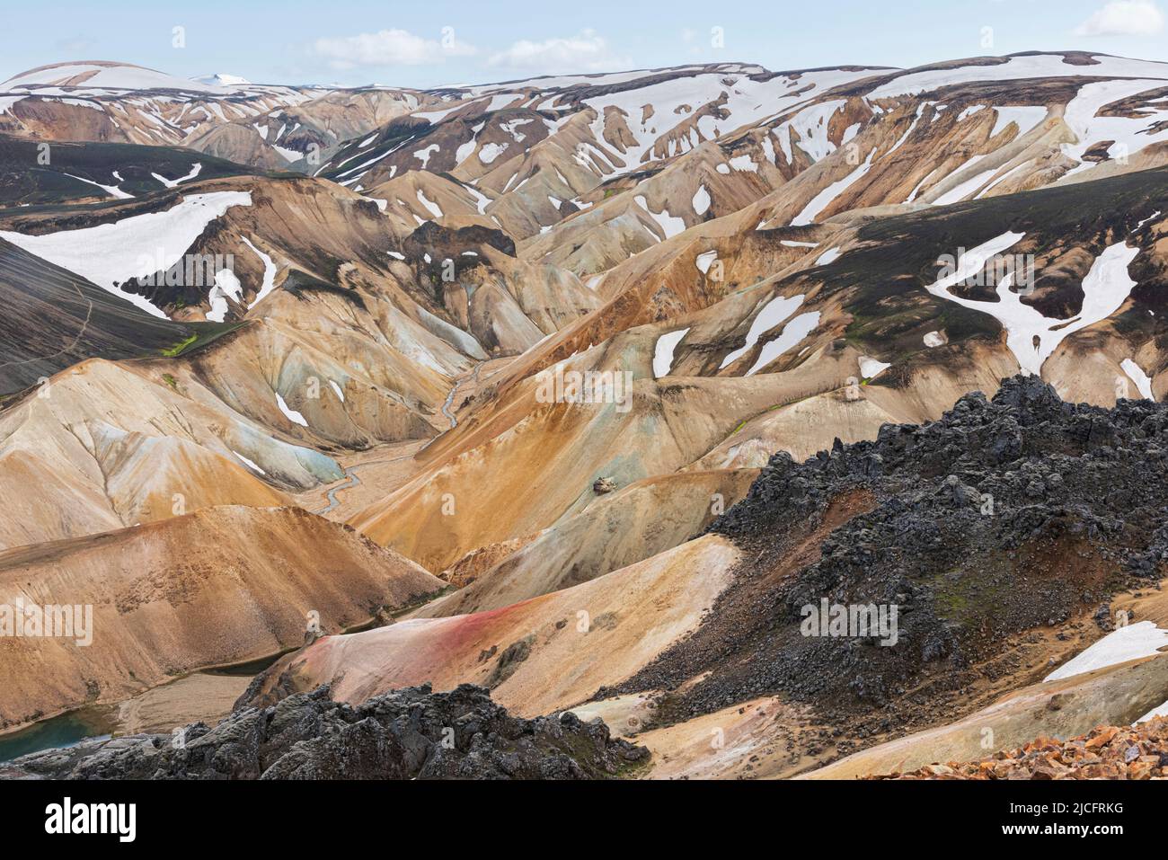 Il sentiero escursionistico di Laugavegur è il più famoso tour di trekking di più giorni in Islanda. Foto di paesaggio dalla zona intorno a Landmannalaugar, punto di partenza del sentiero escursionistico a lunga distanza negli altopiani dell'Islanda. Foto Stock