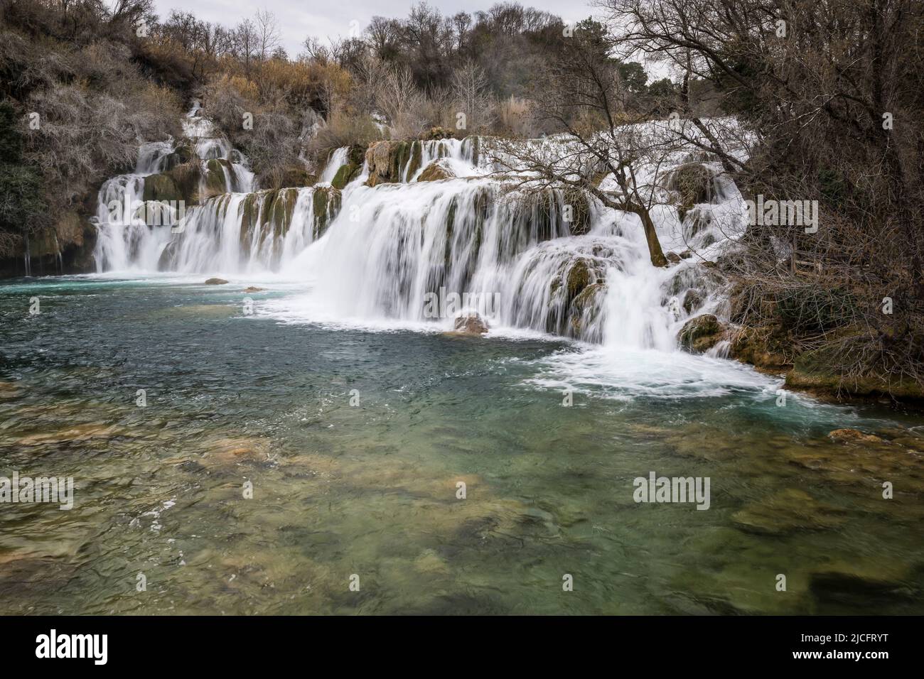 La cascata Skradinski Buk in inverno, Parco Nazionale di Krka, Contea di Sibenik-Knin, Dalmazia, Croazia, Europa Foto Stock