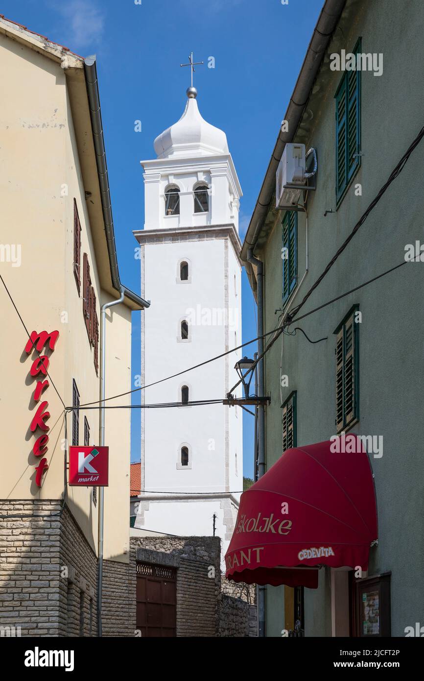 Vista sul campanile della chiesa di Mala Gospa, Skradin, Contea di Sibenik-Knin, Dalmazia Centrale, Croazia, Europa Foto Stock