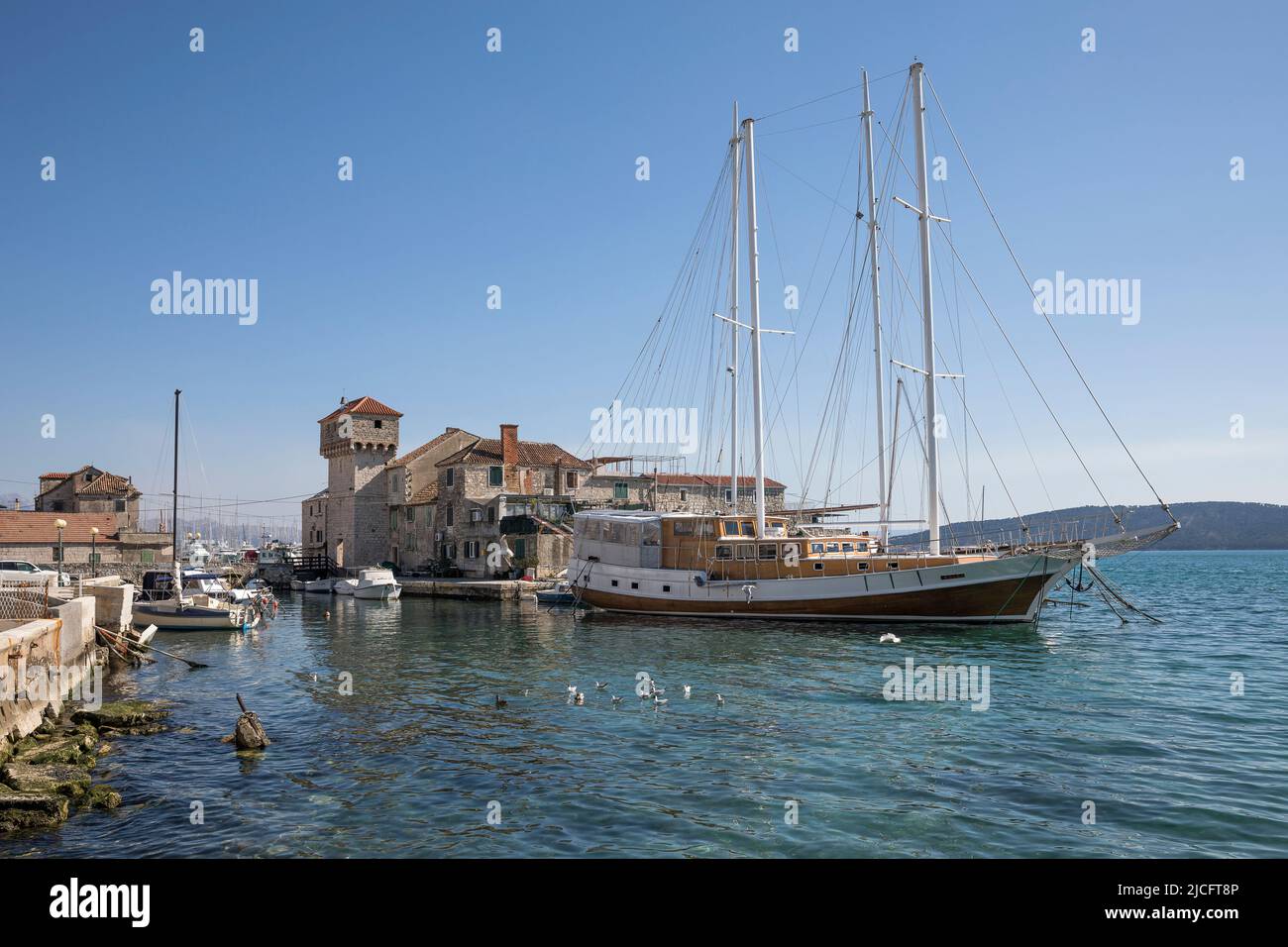 Kastel Gomilica, Kastela, Costa Adriatica, Contea di Spalato-Dalmazia, Dalmazia, Croazia, Europa Foto Stock