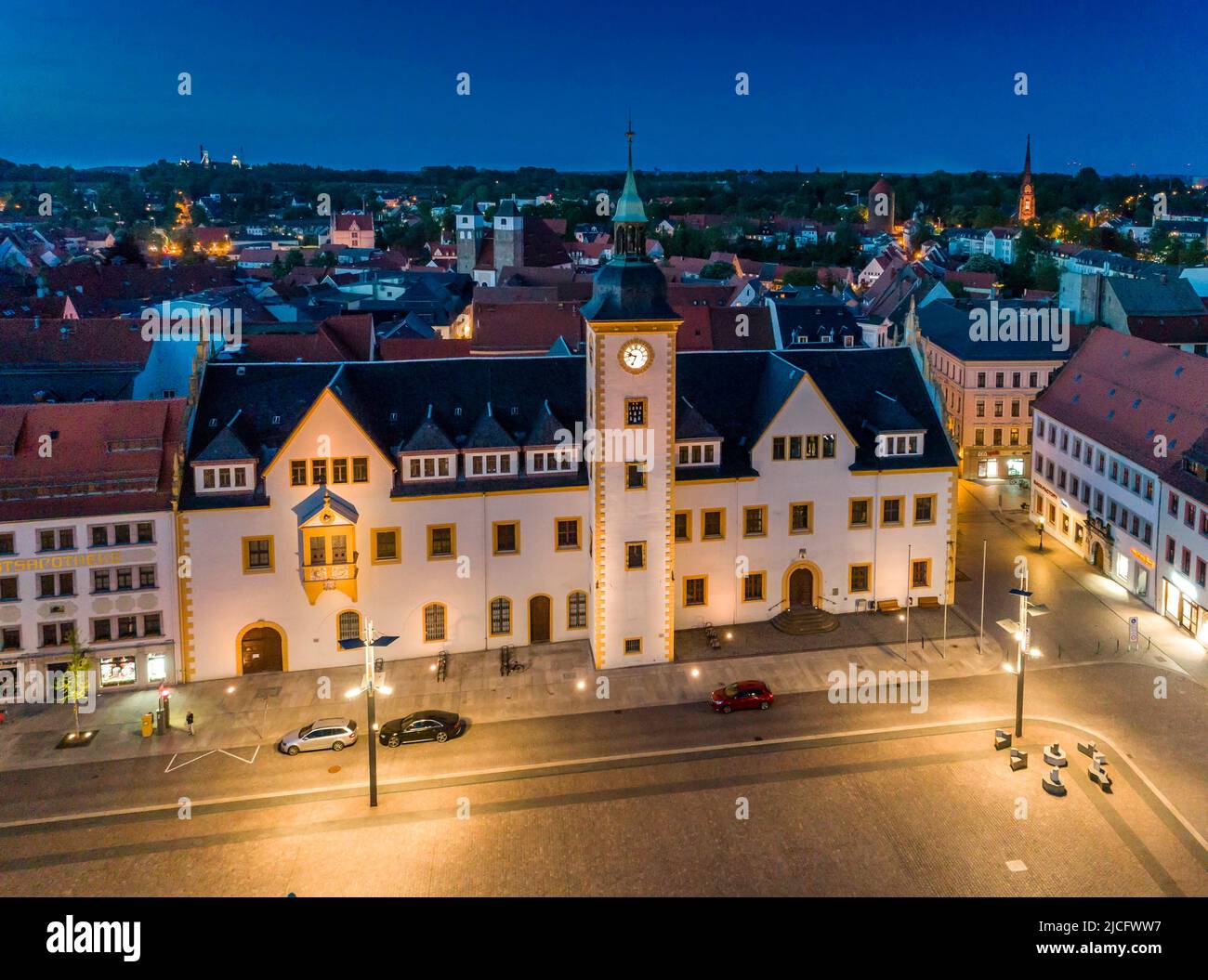 Obermarkt a Freiberg: Vista sul municipio sull'Obermarkt a Freiberg. La città mineraria di Freiberg, che ha più di 800 anni fa, ha guadagnato ricchezza e importanza grazie all'estrazione dell'argento sassone. Al centro della piazza del mercato si trova il monumento a otto il Reic Foto Stock