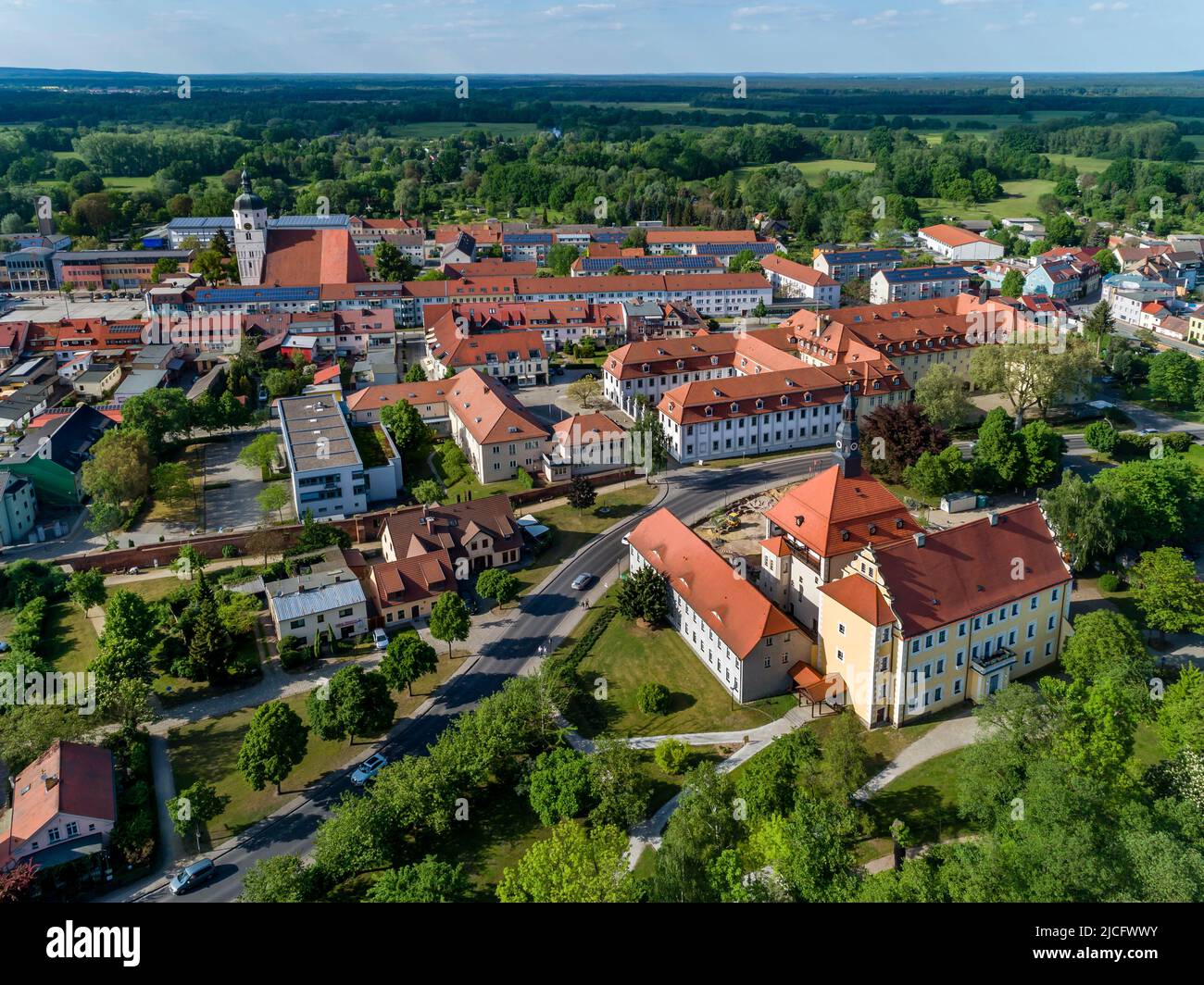 Lübben nello Spreewald: Castello di Lübben, l'ufficio del distretto e la città vecchia. La città di Lübben, conosciuta anche come la porta d'ingresso all'Unterspreewald, ha festeggiato il suo 850th° anniversario nel 2000. Foto Stock