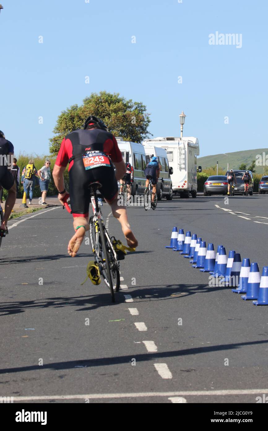 ciclista che monta la sua moto pronta a correre Foto Stock