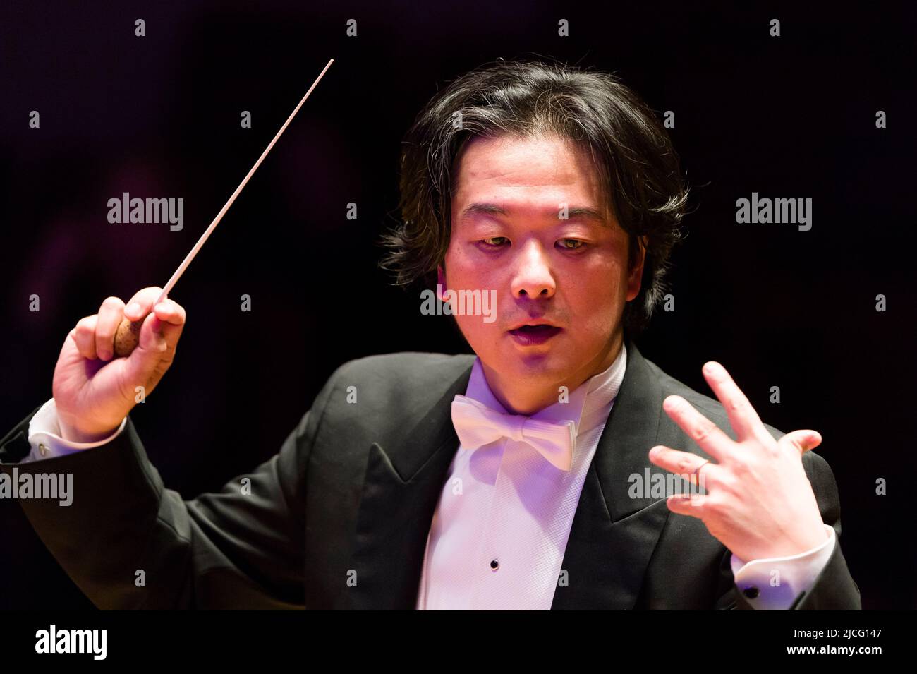 Orchestra da camera inglese, diretta dal direttore giapponese Daisuke Muranaka. Cadogan Hall, Sloane Terrace, Chelsea, Londra, Regno Unito. 18 Mar 2015 Foto Stock