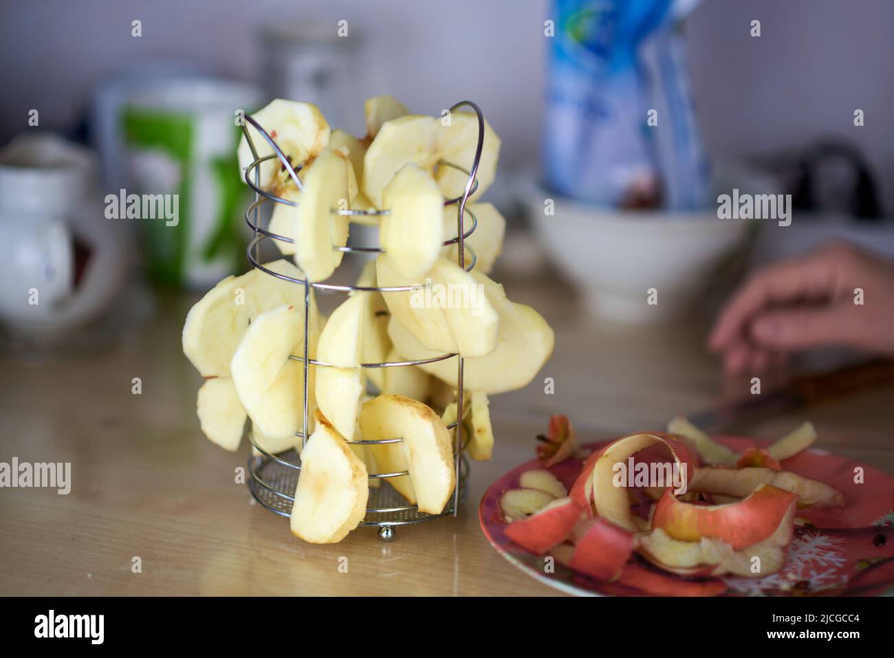 Fantasioso e creativo essiccatore di frutta in acciaio. Foto Stock