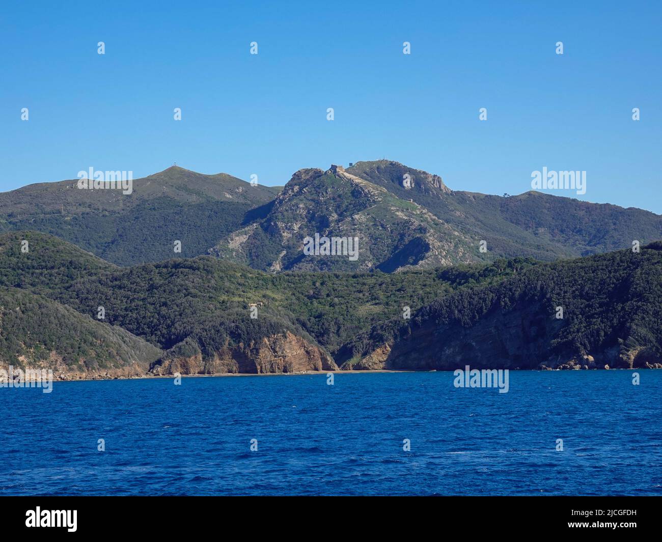 Vista mare della costa frastagliata, Isola d'Elba, Mar Ligure, Toscana, Provincia di Livorno, Italia. Foto Stock