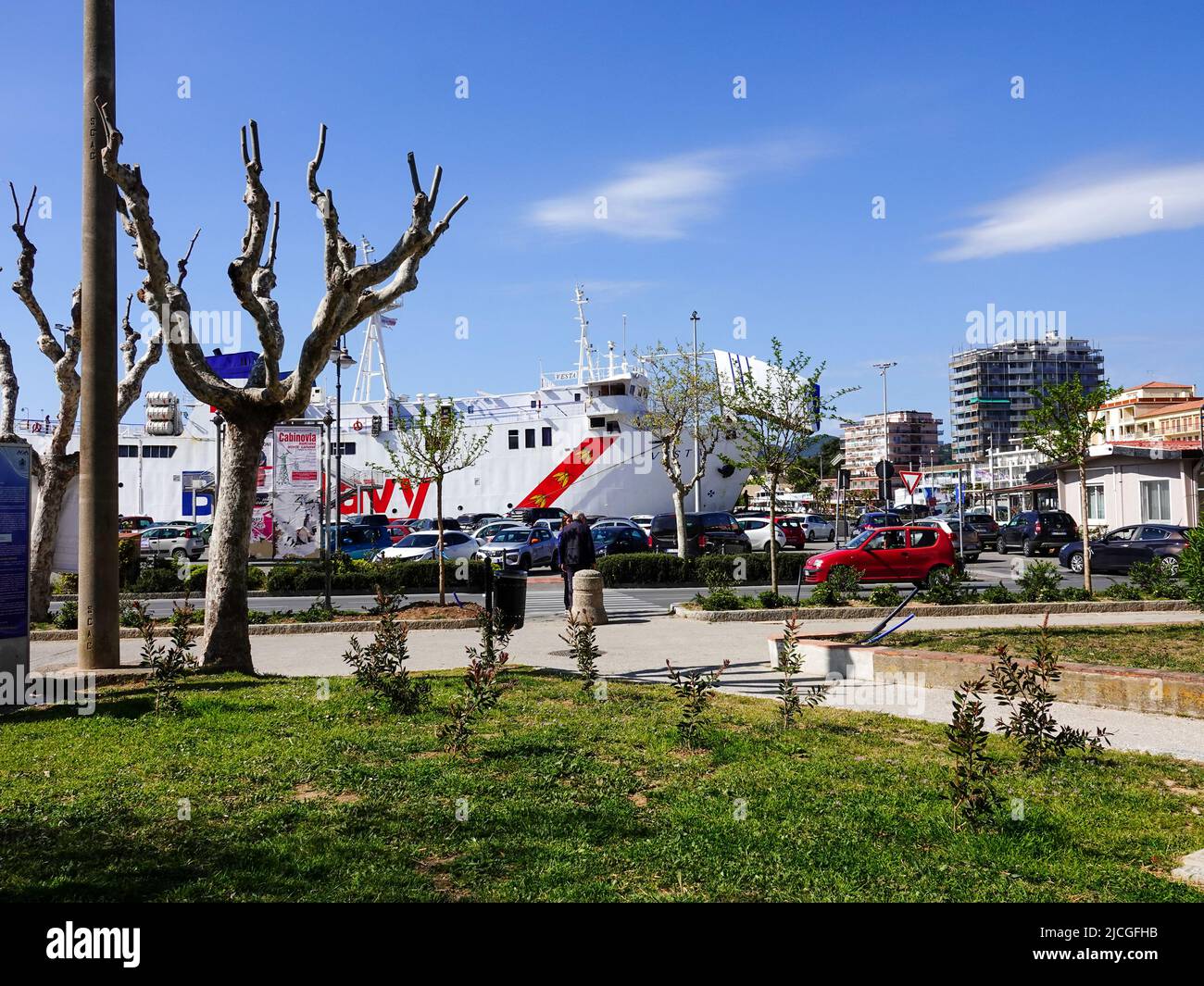 Traghetto Blu-Navy Vesta, ancorato al porto, Portoferraio, Isola d'Elba, Italia. Foto Stock