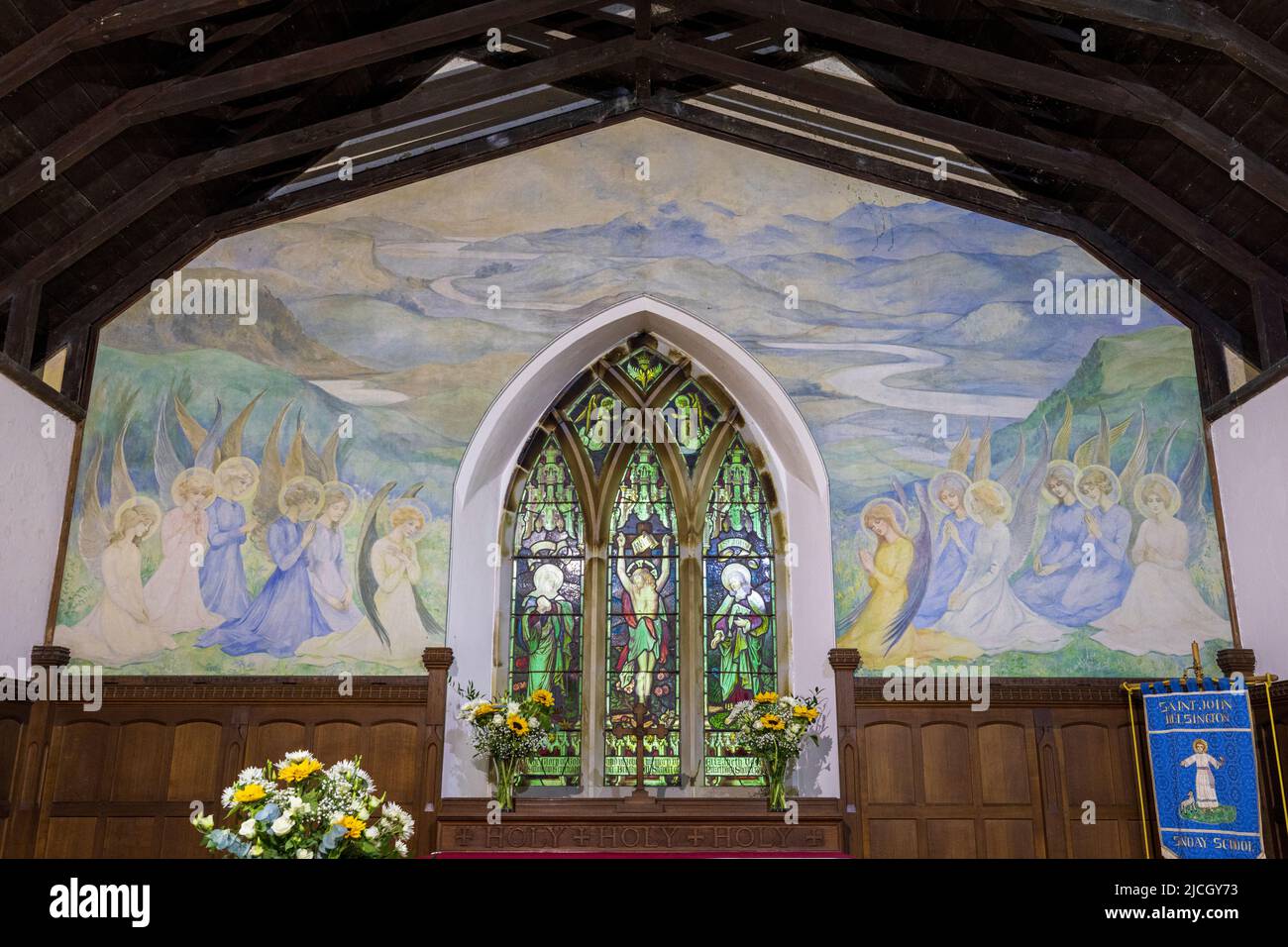 L'interno della chiesa parrocchiale di St John Helsington con l'olio commemorativo della guerra mondiale di Marion de Saumarez sulla tela vicino al Lake District, Inghilterra Foto Stock