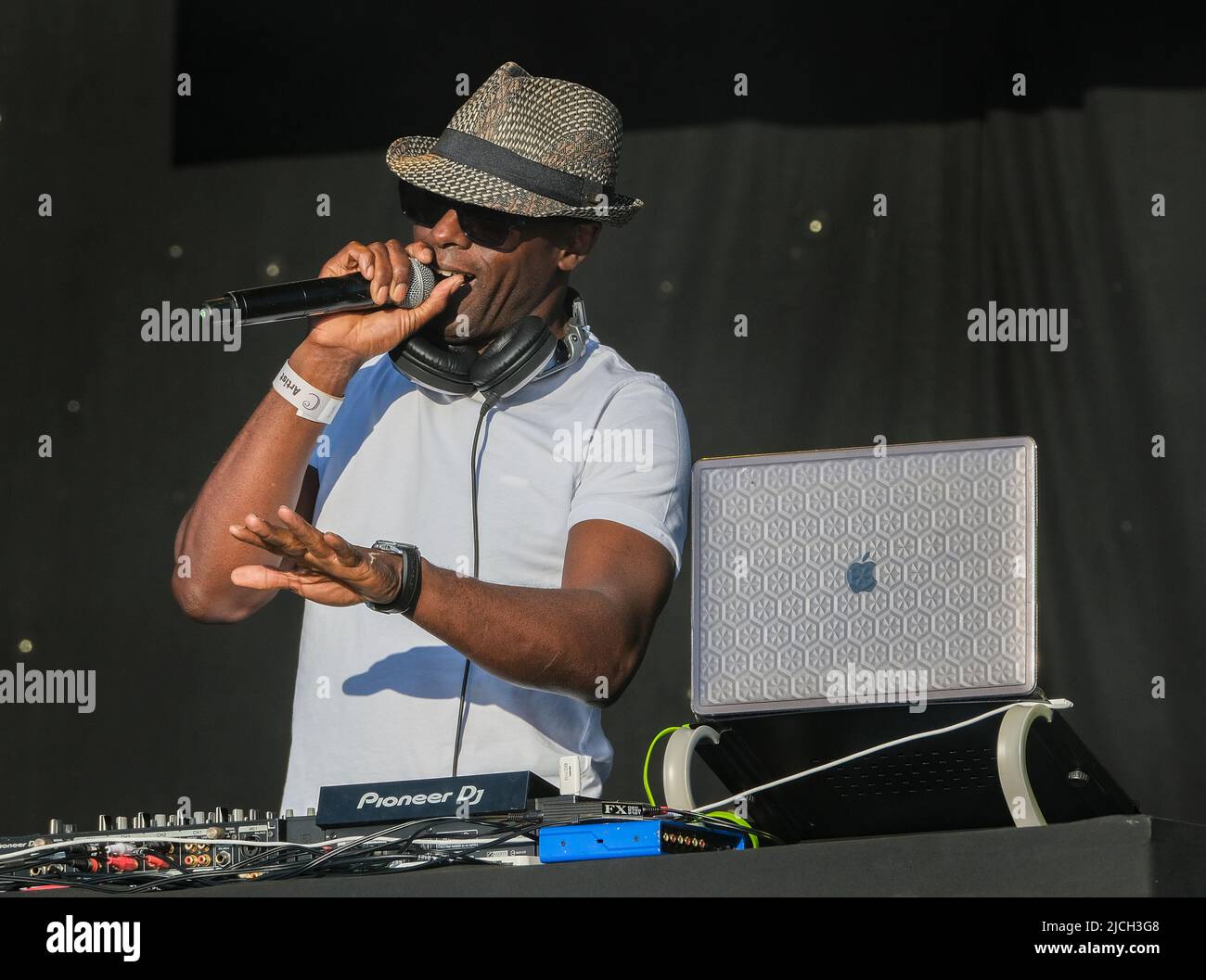 Il DJ inglese e il presentatore Trevor Nelson suonano al Cambridge Club Festival al Childerley Orchard, Cambridge, Regno Unito. Giugno 12, 2022 Foto Stock