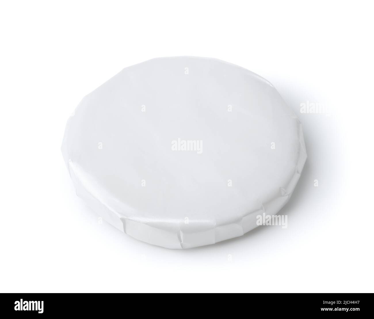 Sapone rotondo avvolto in bianco isolato su bianco Foto Stock