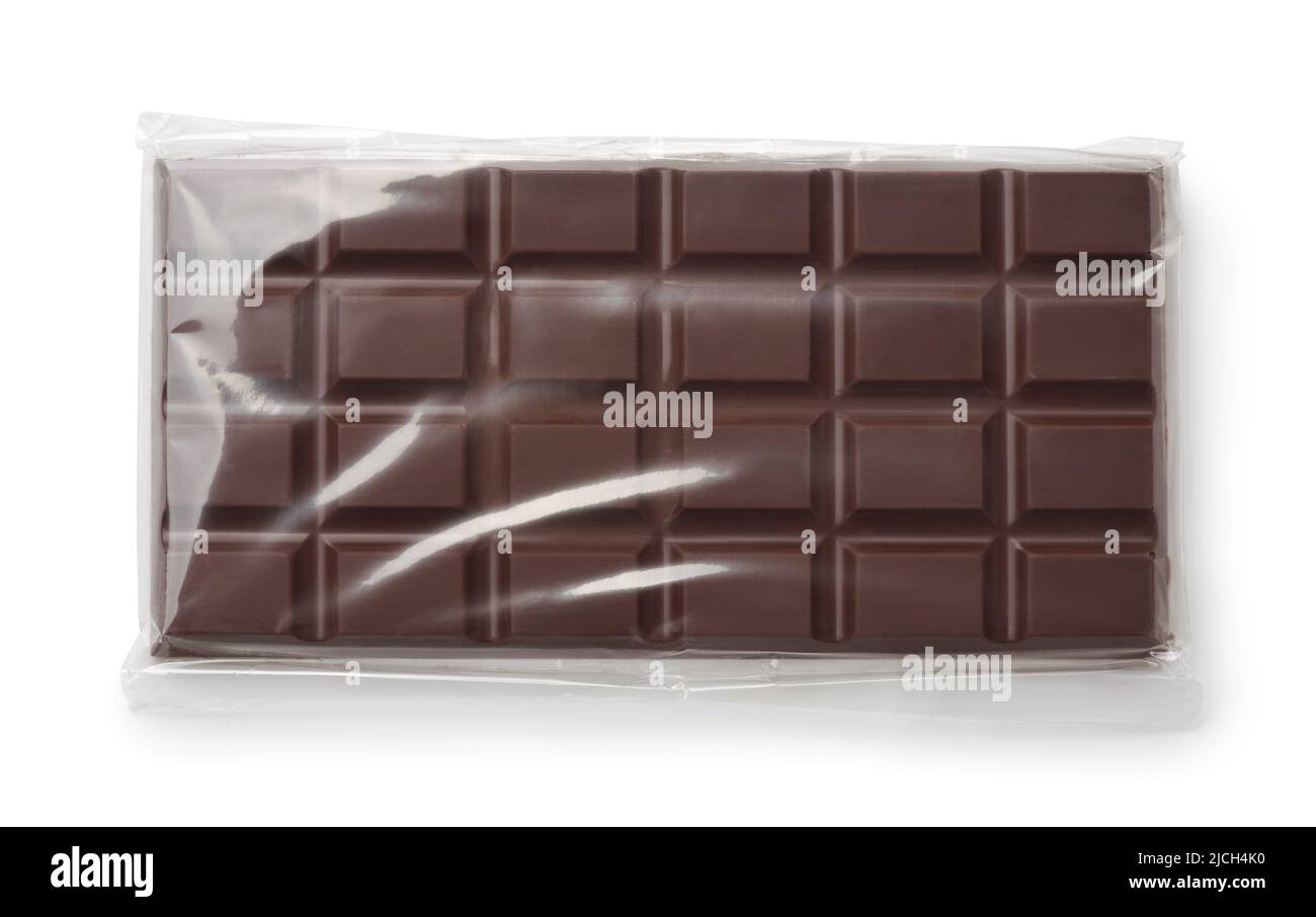 Vista dall'alto del cioccolato fondente in confezione di plastica trasparente isolata su bianco Foto Stock