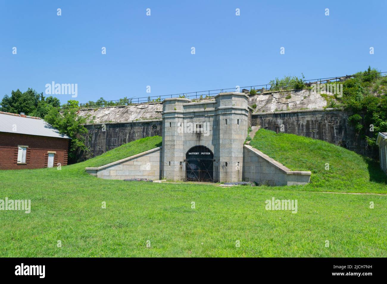 Porte della batteria Potter della defunta base di artiglieria costiera a Fort Hancock. Foto Stock
