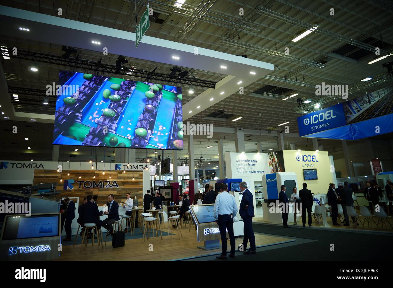 Berlino, Germania. 07th Apr 2022. Atmosfera alla Fruit Logistica, la fiera internazionale della frutta e della verdura, fotografata il 07.04.2022 nelle sale espositive di Berlino Charlottenburg. La fiera principale si è svolta senza i requisiti di Corona. © BY XAMAX Credit: XAMAX/dpa/Alamy Live News Foto Stock