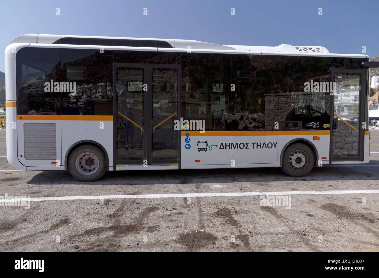 Autobus elettrico dell'isola di Tilos, vicino a Rodi, Dodecaneso, Grecia, UE Foto Stock