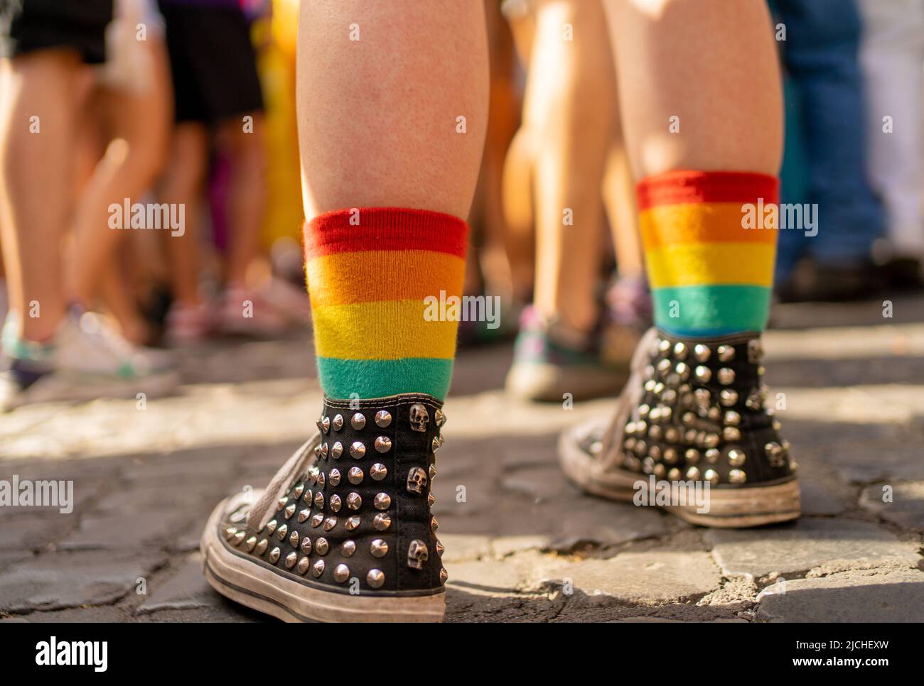 focus selettivo sui calzini arcobaleno a roma gay pride 11 giugno 2022 Foto  stock - Alamy