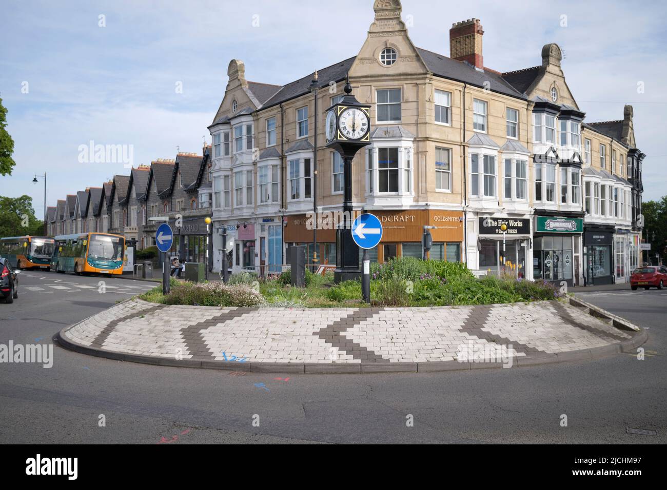 La rotatoria della Torre dell'Orologio nel centro di Penarth, nel Galles del Sud Foto Stock
