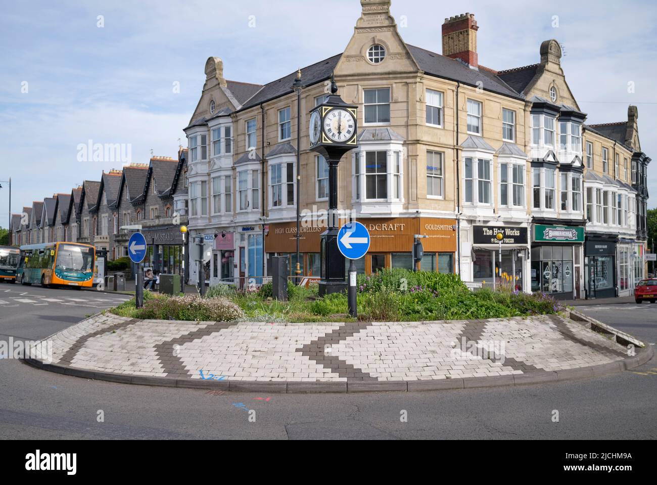 La rotatoria della Torre dell'Orologio nel centro di Penarth, nel Galles del Sud Foto Stock
