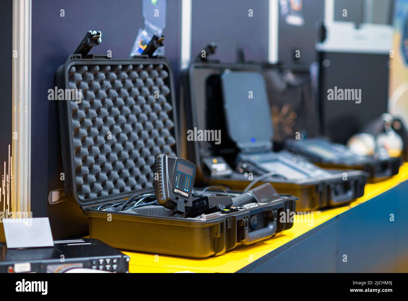 Analizzatore di spettro portatile per la misurazione e il monitoraggio dei segnali radio. Foto Stock