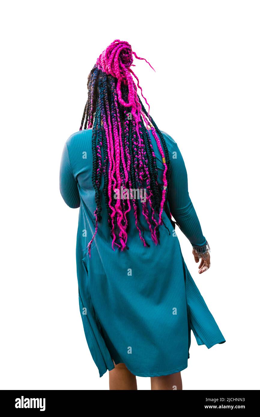 Retro di donna nera con lunghe trecce in pizzo sintetico rosa e nero su sfondo isolato. Foto Stock