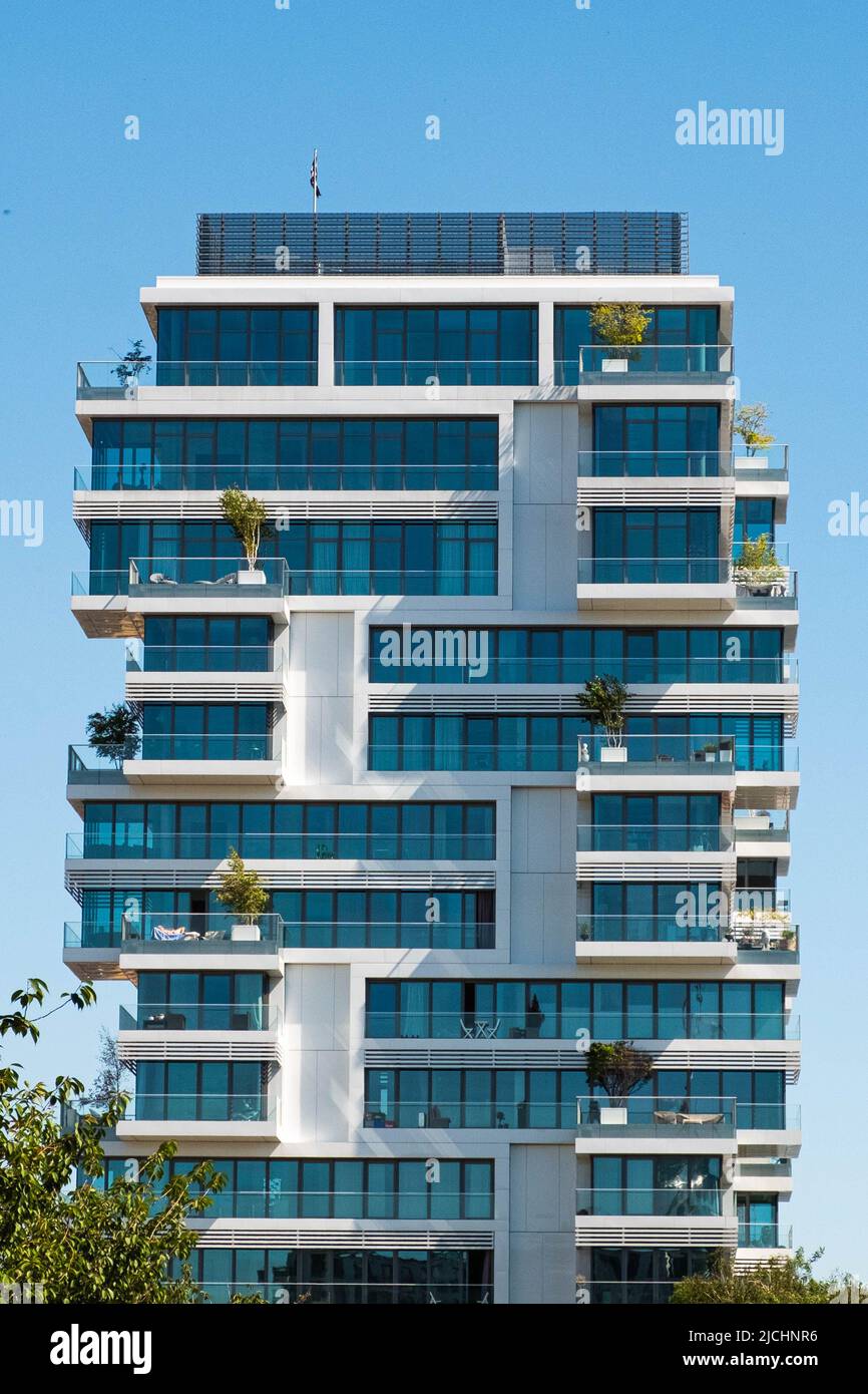 Berlino, Germania - Giugno, 2022: Condominio residenziale (Living Levels) a Berlino, Friedrichshain Foto Stock