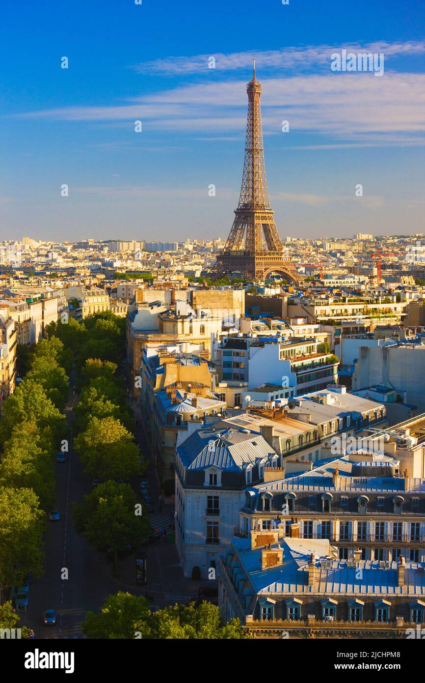 Paesaggio urbano di Parigi con Torre Eiffel al tramonto, Ile-de-France, Francia Foto Stock