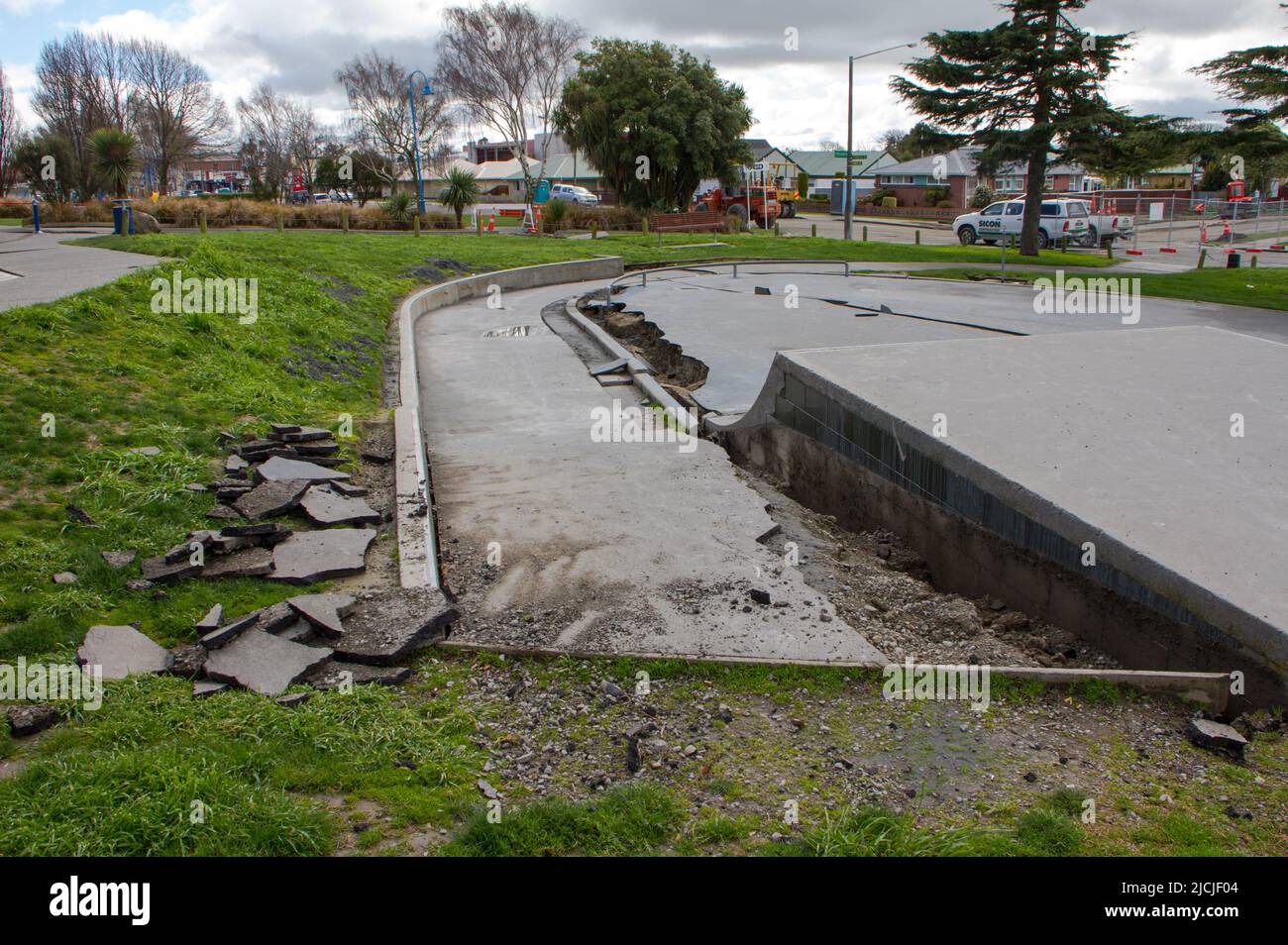 Danni da terremoto intorno al villaggio di Kaiapoi, Nuova Zelanda, dopo il terremoto di magnitudo 7,3 il 10th settembre 2010. Liquefazione di limo; fessure. Foto Stock