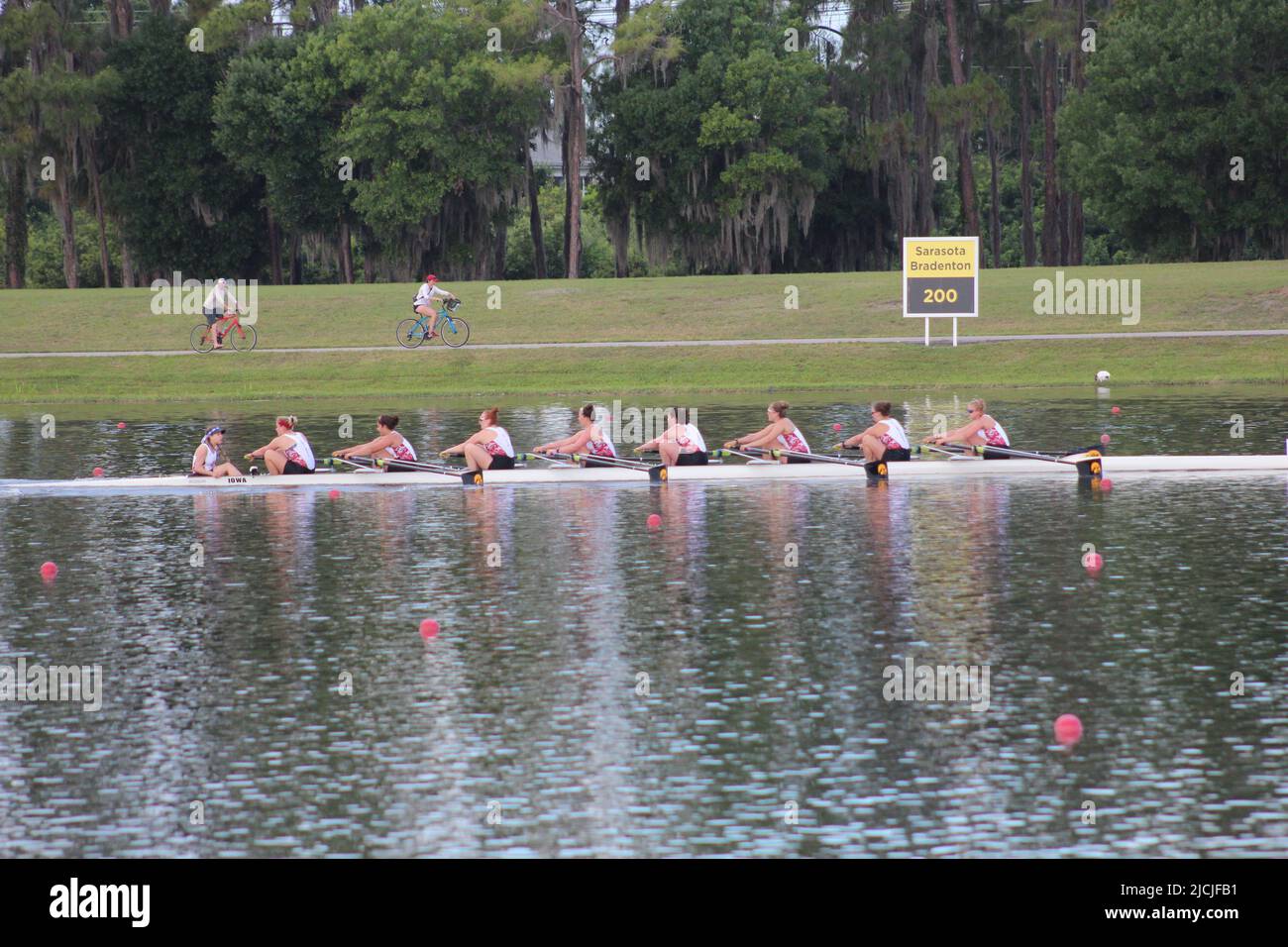 2022 University of Michigan Womens team a Big Ten gara di regata invitazionale Sarasota Florida nathan Benderson Park equipaggio 4 8 persone barche veloce Foto Stock