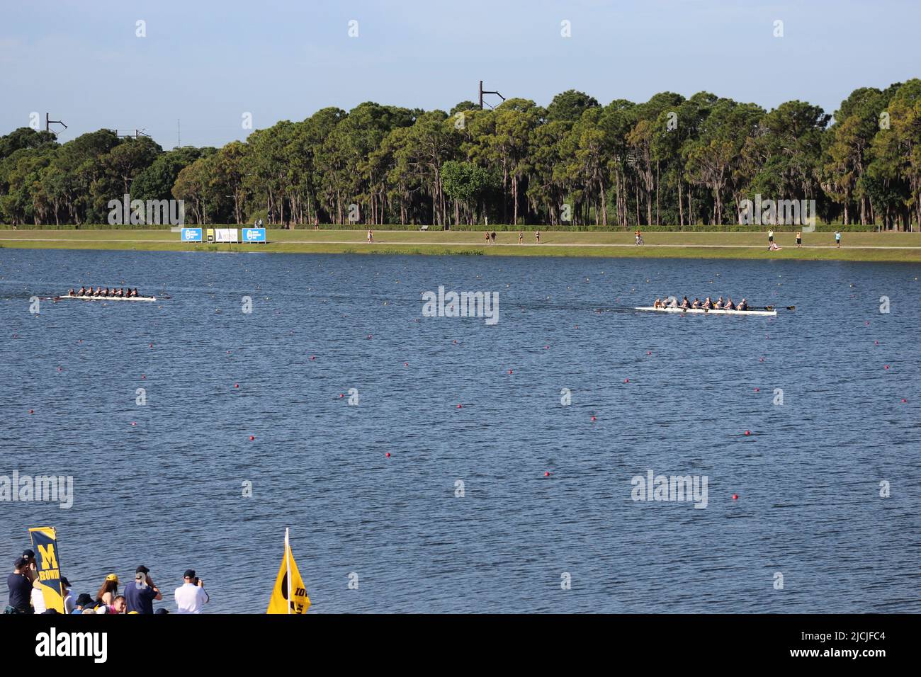 2022 University of Michigan Womens team a Big Ten gara di regata invitazionale Sarasota Florida nathan Benderson Park equipaggio 4 8 persone barche veloce Foto Stock