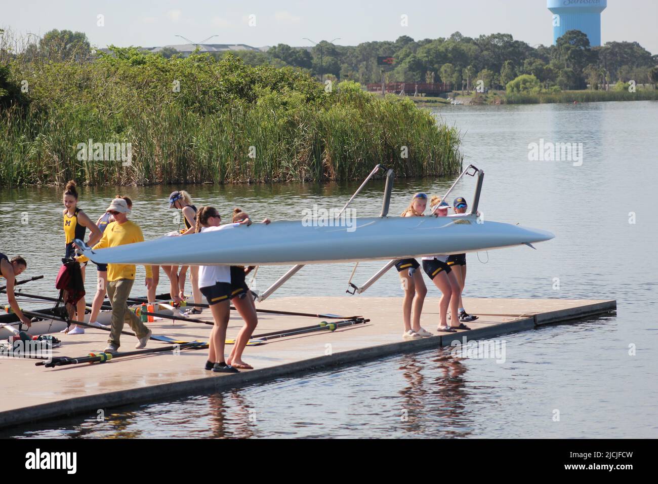 2022 University of Michigan Womens team a Big Ten gara di regata invitazionale Sarasota Florida nathan Benderson Park equipaggio 4 8 persone barche veloce Foto Stock