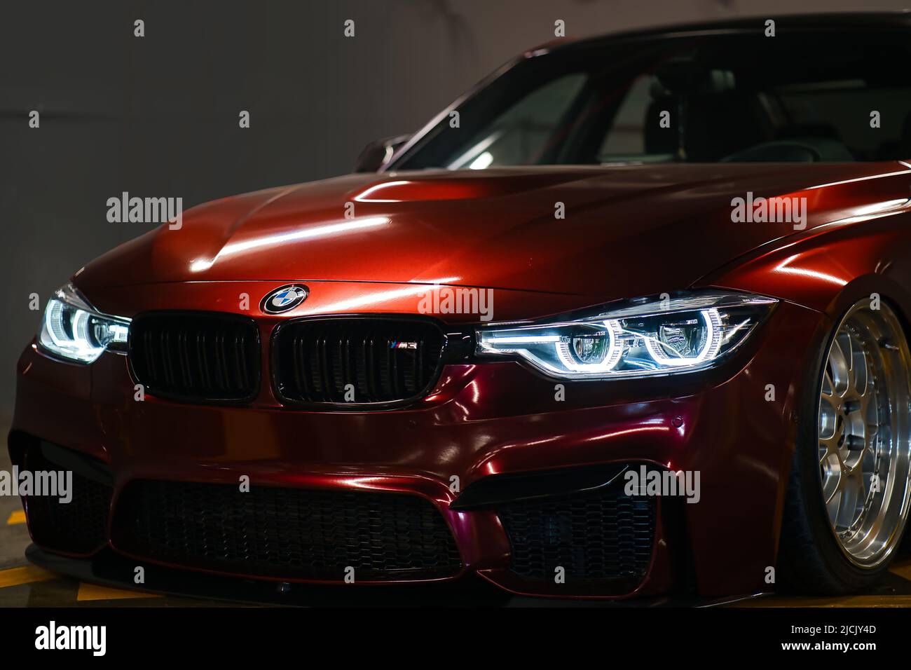 La BMW Serie 3 è una linea di vetture compatte prodotte dalla BMW automobilistica tedesca dal maggio 1975. È il successore della Serie 02 e. Foto Stock