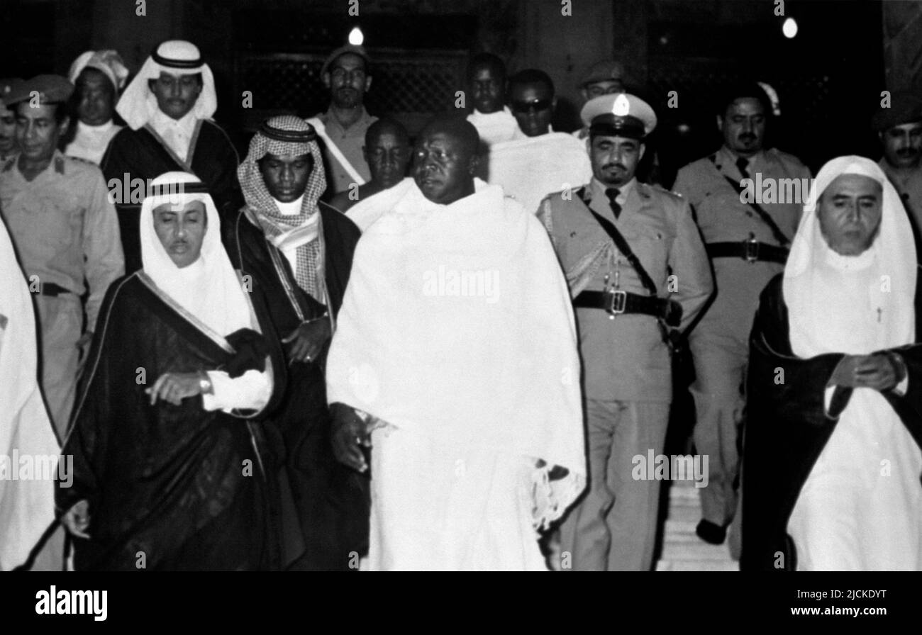 Uganda IDI Amin Ihram a Makkah Arabia Saudita Bianco e nero Foto Stock