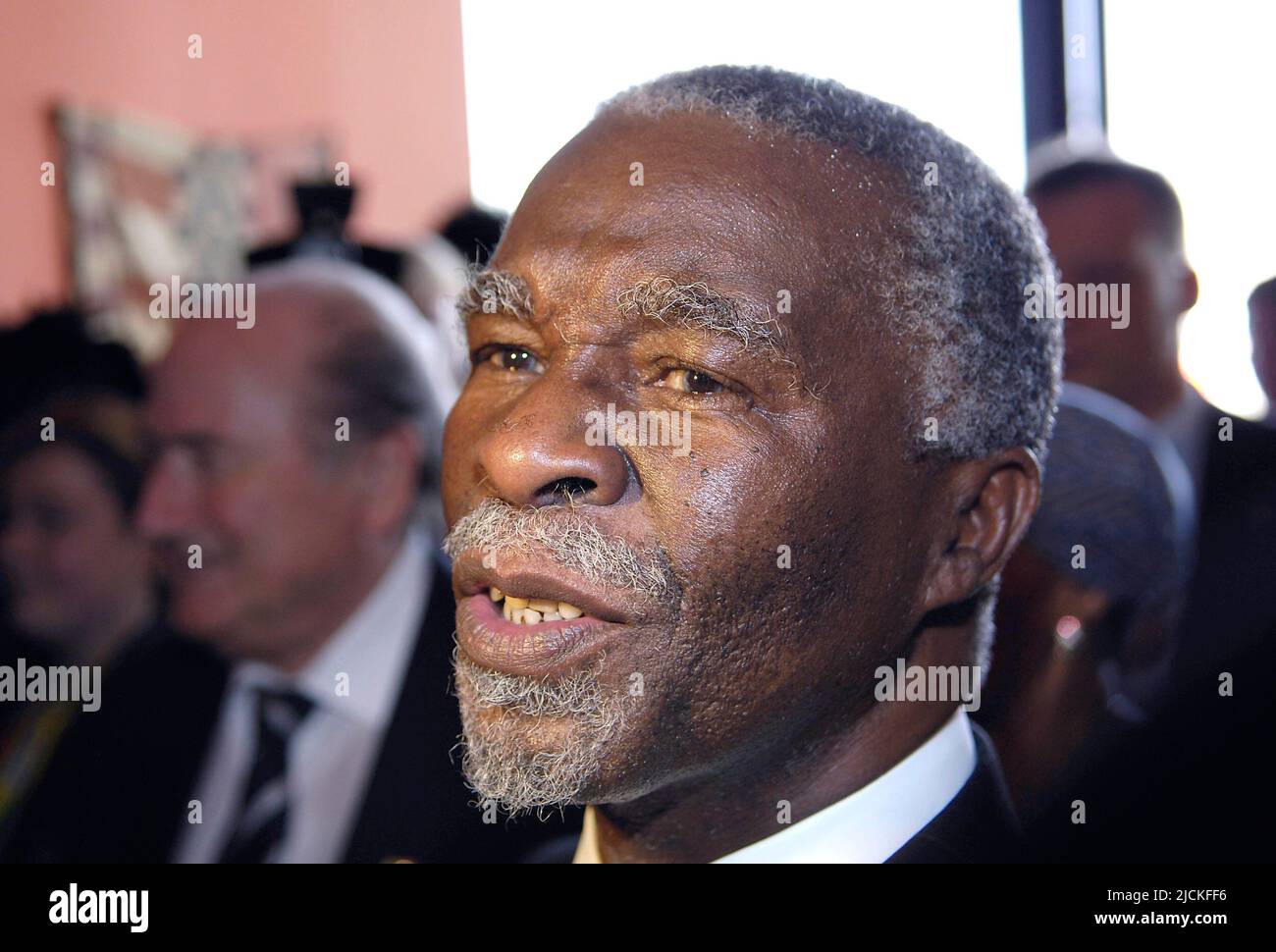 ARCHIVIO FOTOGRAFICO: Thabo MBEKI festeggia il suo 80th compleanno il 17 giugno 2022, Presidente del Sudafrica Thabo MBEKI, presentazione della Coppa del mondo di calcio 2010 in Sudafrica/Africa il 7th luglio 2006 a Tempodrom a Berlino; Coppa del mondo di calcio 2006 Coppa del mondo FIFA 2006, dal 09,06. - 09.07.2006 in Germania Foto Stock