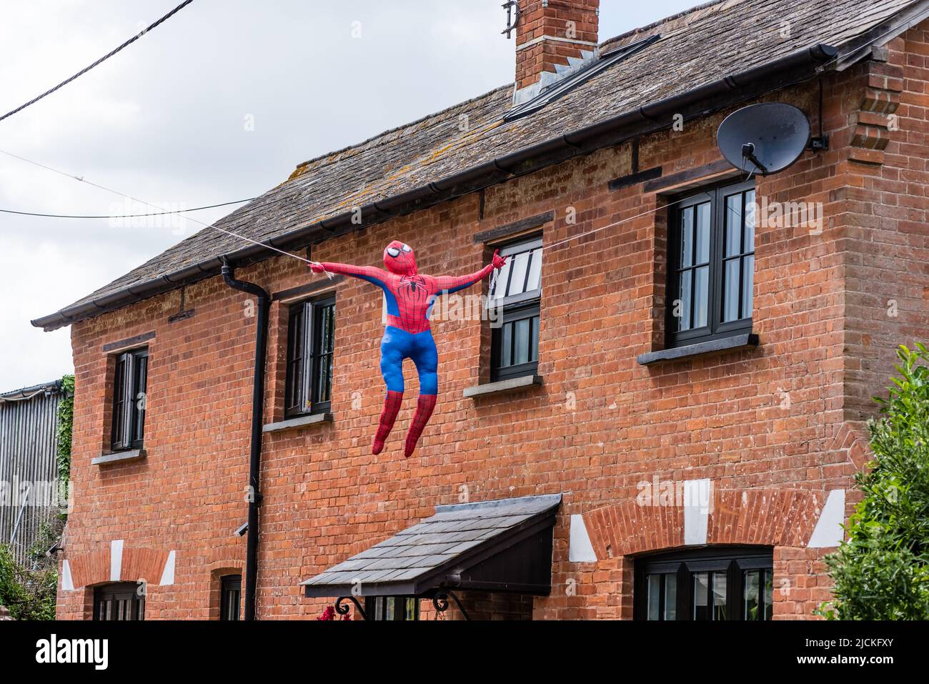 East Budleigh Village Scarecrow Festival in aiuto di tutti i Santi Chiesa. Foto Stock