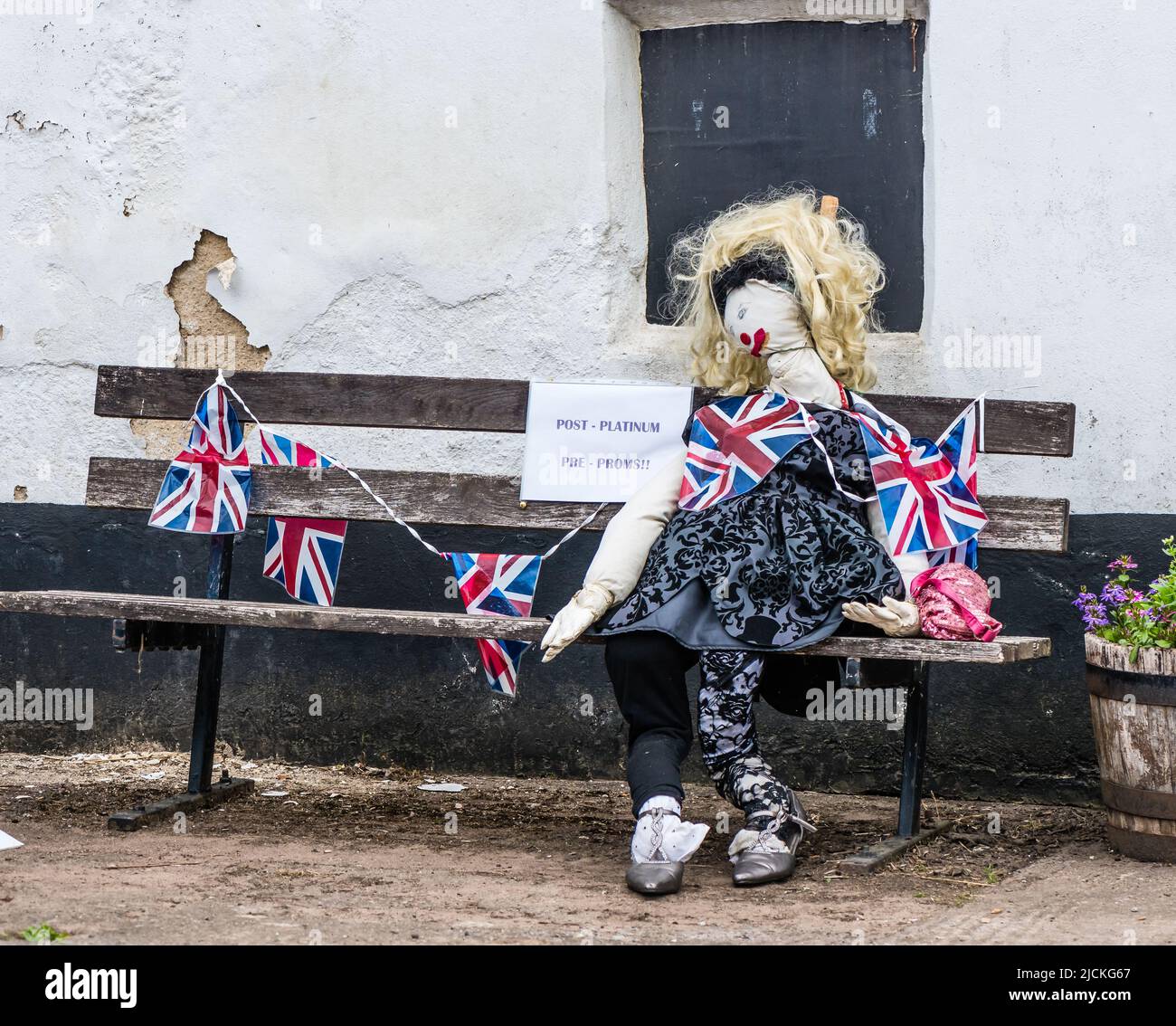 East Budleigh Village Scarecrow Festival in aiuto di tutti i Santi Chiesa. Foto Stock