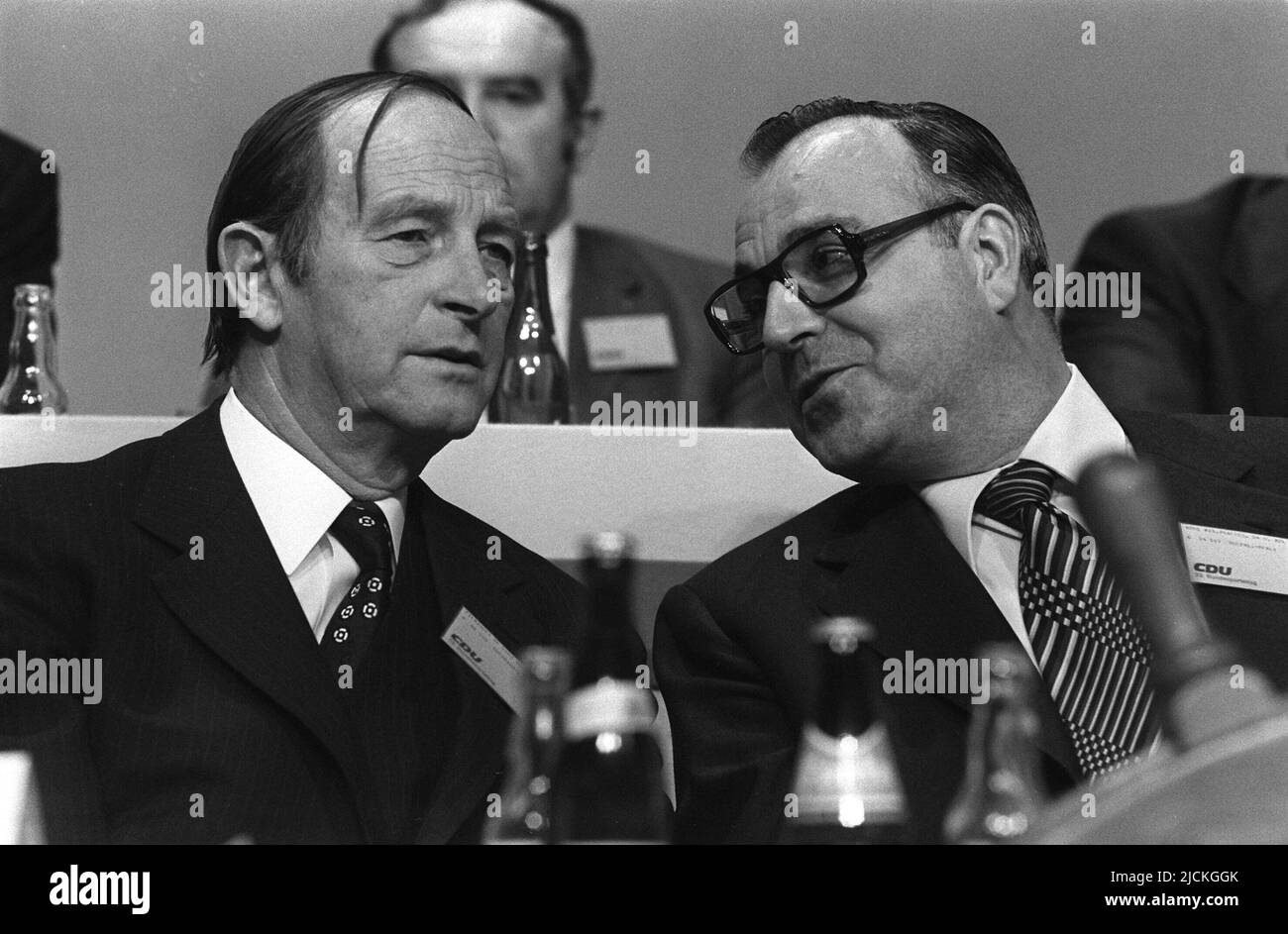 FOTO D'ARCHIVIO: 5 anni fa, il 16 giugno 2017, Helmut KOHL, Hans FILBINGER, Germania, politico, CDU, primo ministro del Baden-Wuerttemberg è morto con Helmut KOHL re. Conferenza di partito della CDU ad Amburgo nel 1973 Foto Stock