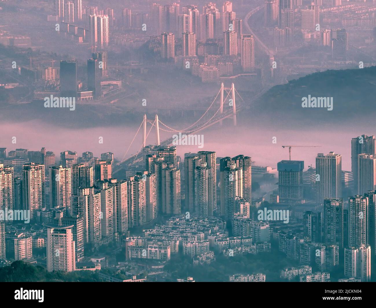 Architettura urbana di Chongqing - nebbia della metropolitana Foto Stock