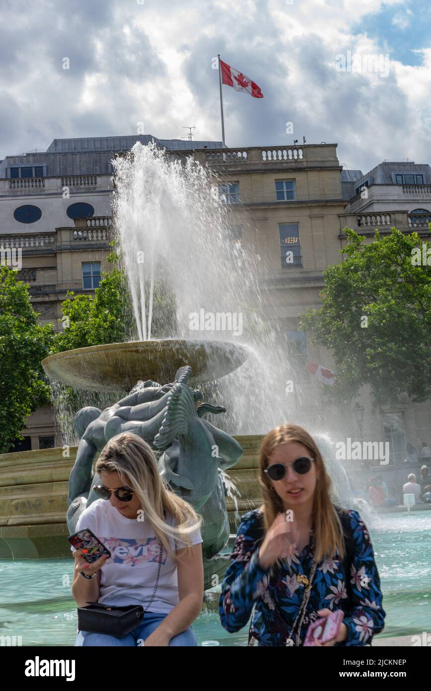 Trafalgar Square prende il nome dalla battaglia di Trafalgar, una vittoria navale britannica nelle guerre napoleoniche con Francia e Spagna che si è svolta il 21 Oc Foto Stock
