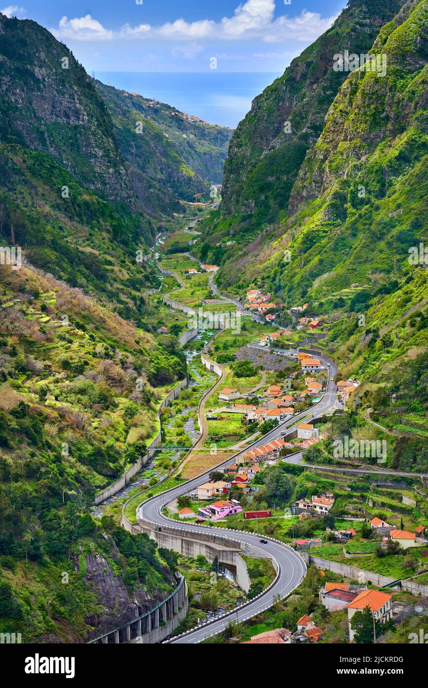 Strada per Sao Vincente, isola di Madeira, Portogallo Foto Stock