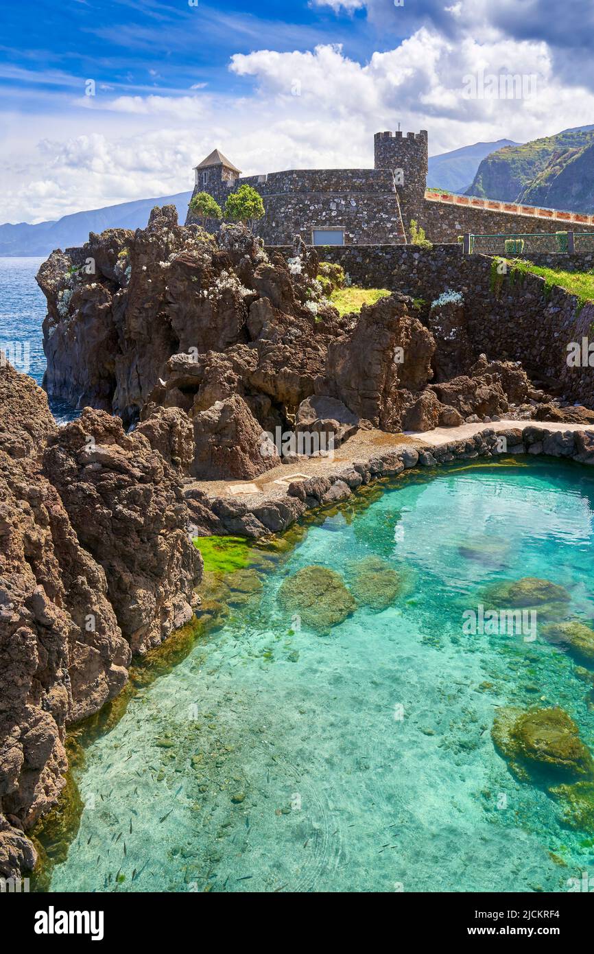 Piscine marine, Porto Moniz, Costa Nord dell'Isola di Madeira, Portogallo Foto Stock