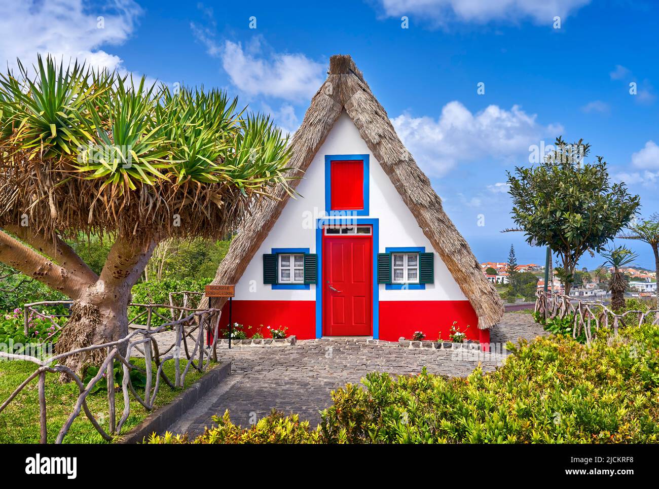 Palheiros casa tradizionale, Santana, Isola di Madeira, Portogallo Foto Stock