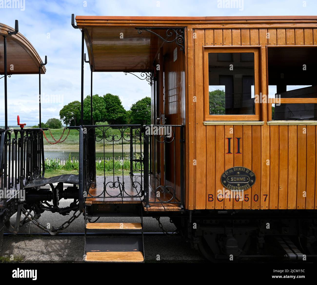 Vagoni di legno della ferrovia museo Chemin de Fer de la Baie de Somme a Saint-Valery-sur-Somme, Picardie, Francia Foto Stock