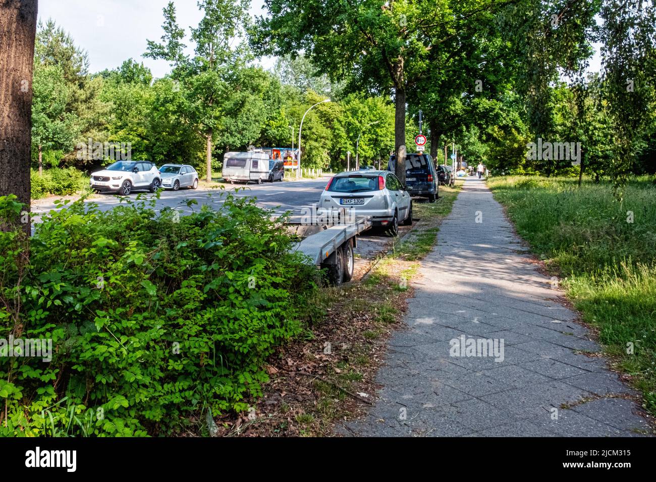 Percorso dell'ex Muro di Berlino lungo Kiefholzstrasse, Planterwald, Berlino, Germania Foto Stock