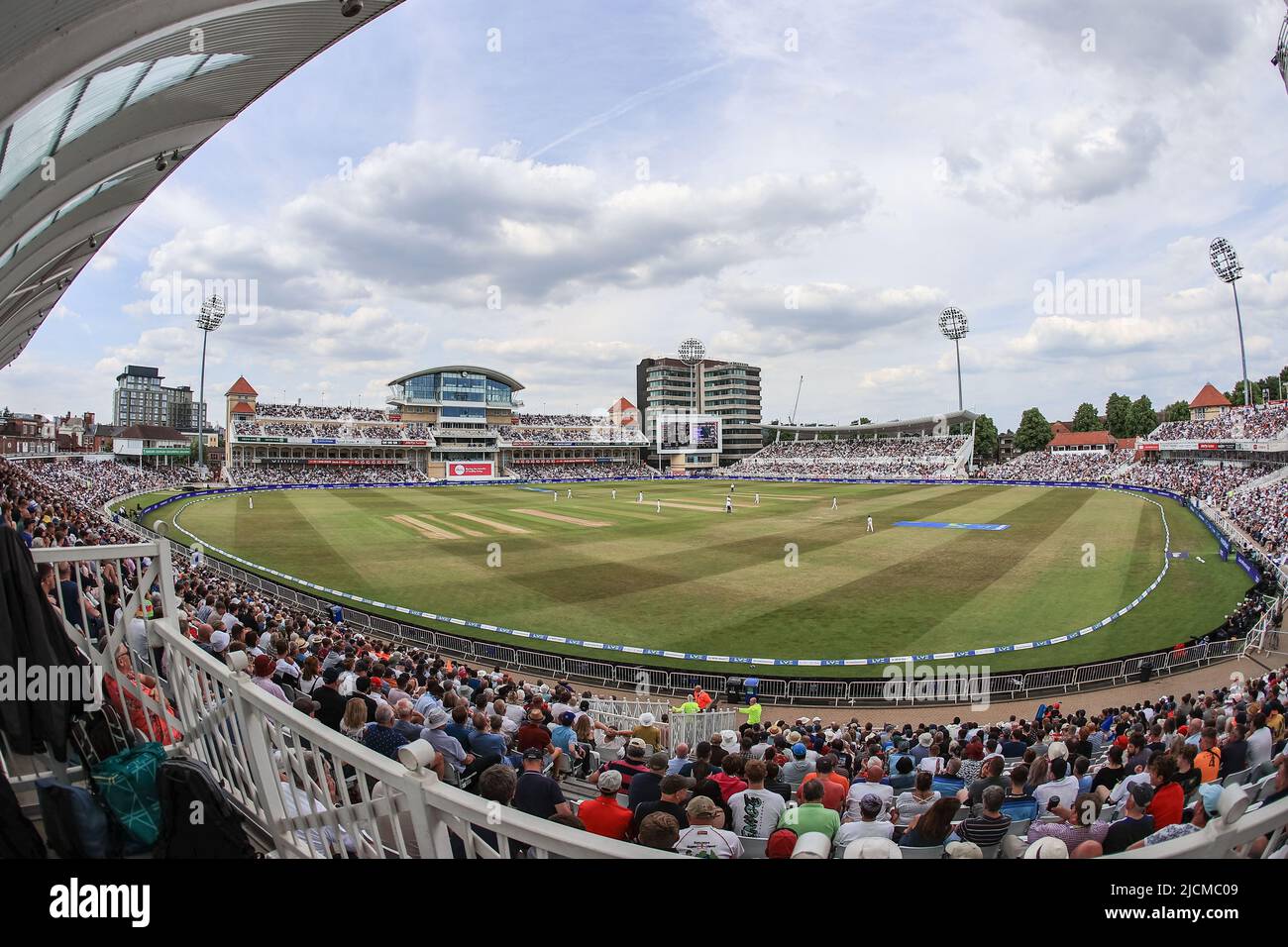 Una casa piena a Trent Bridge per il giorno 5 del LV= seconda prova di assicurazione Foto Stock