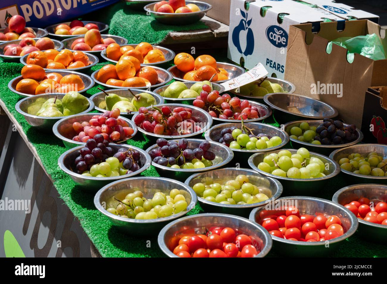 Chesterfield, Regno Unito - 14 maggio 2022: Il mercato all'aperto a Chesterfield Inghilterra Foto Stock