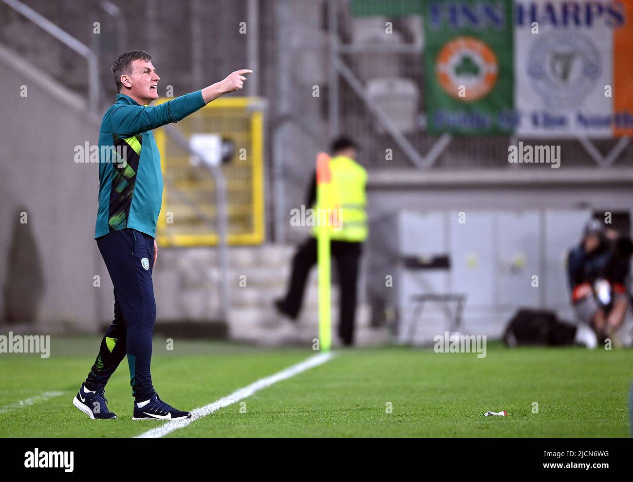 Stephen Kenny, manager della Repubblica d'Irlanda, è in contatto durante la partita della UEFA Nations League presso lo Stadion Miejski im Wladyslawa Krola, Lodz, Polonia. Data foto: Martedì 14 giugno 2022. Foto Stock