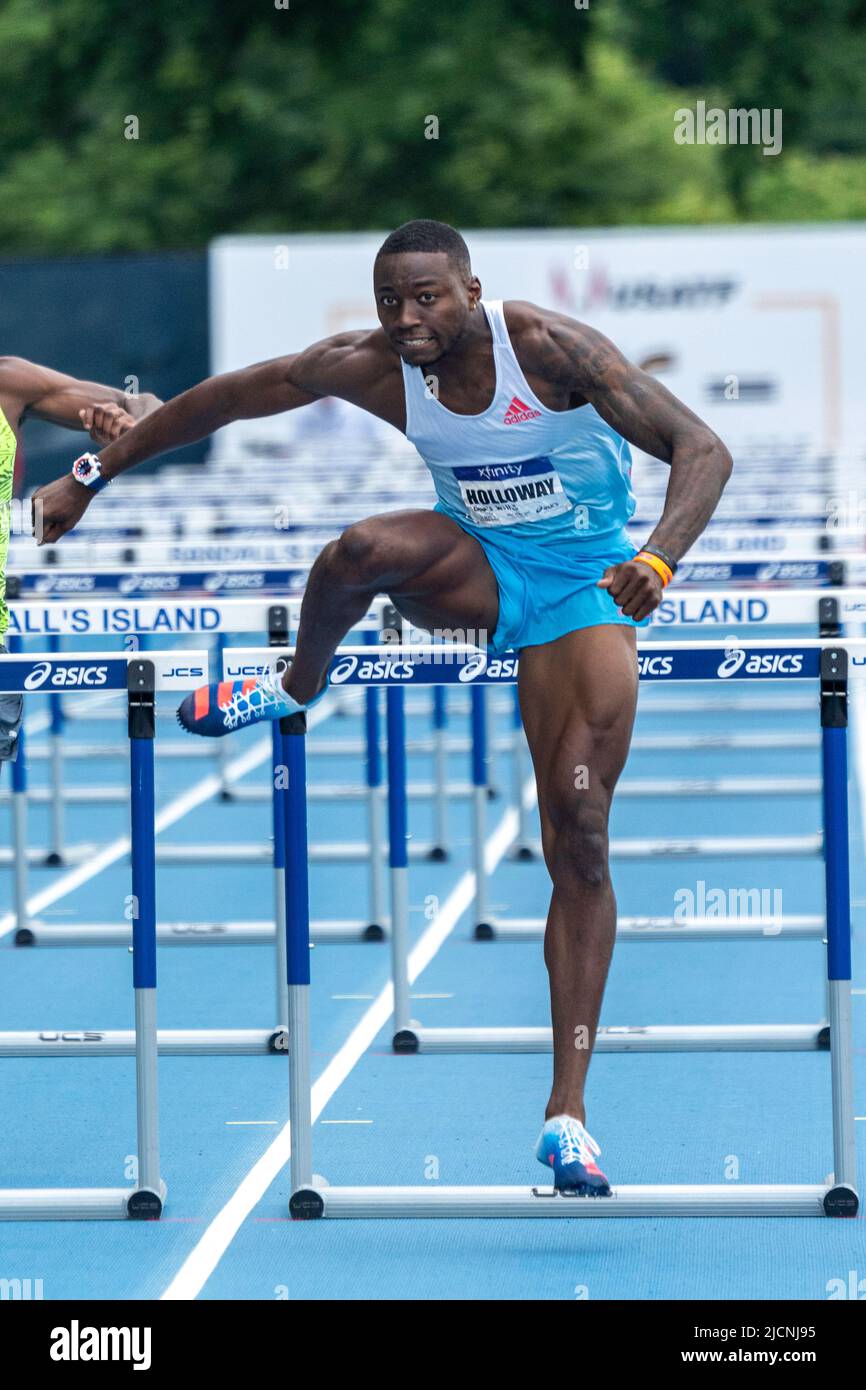 Grant Holloway (USA) compete nell'ostacolo Men's 110m e arriverà al secondo durante il New York Grand Prix all'Icahn Stadium di New York City Foto Stock