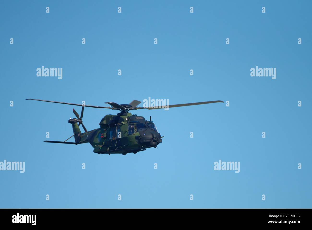 Helsinki, Finlandia - 9 giugno 2017: Elicottero dell'Esercito Finlandese NH90 al Kaivopuisto Air Show di Helsinki, Finlandia, il 9 giugno 2017. Foto Stock