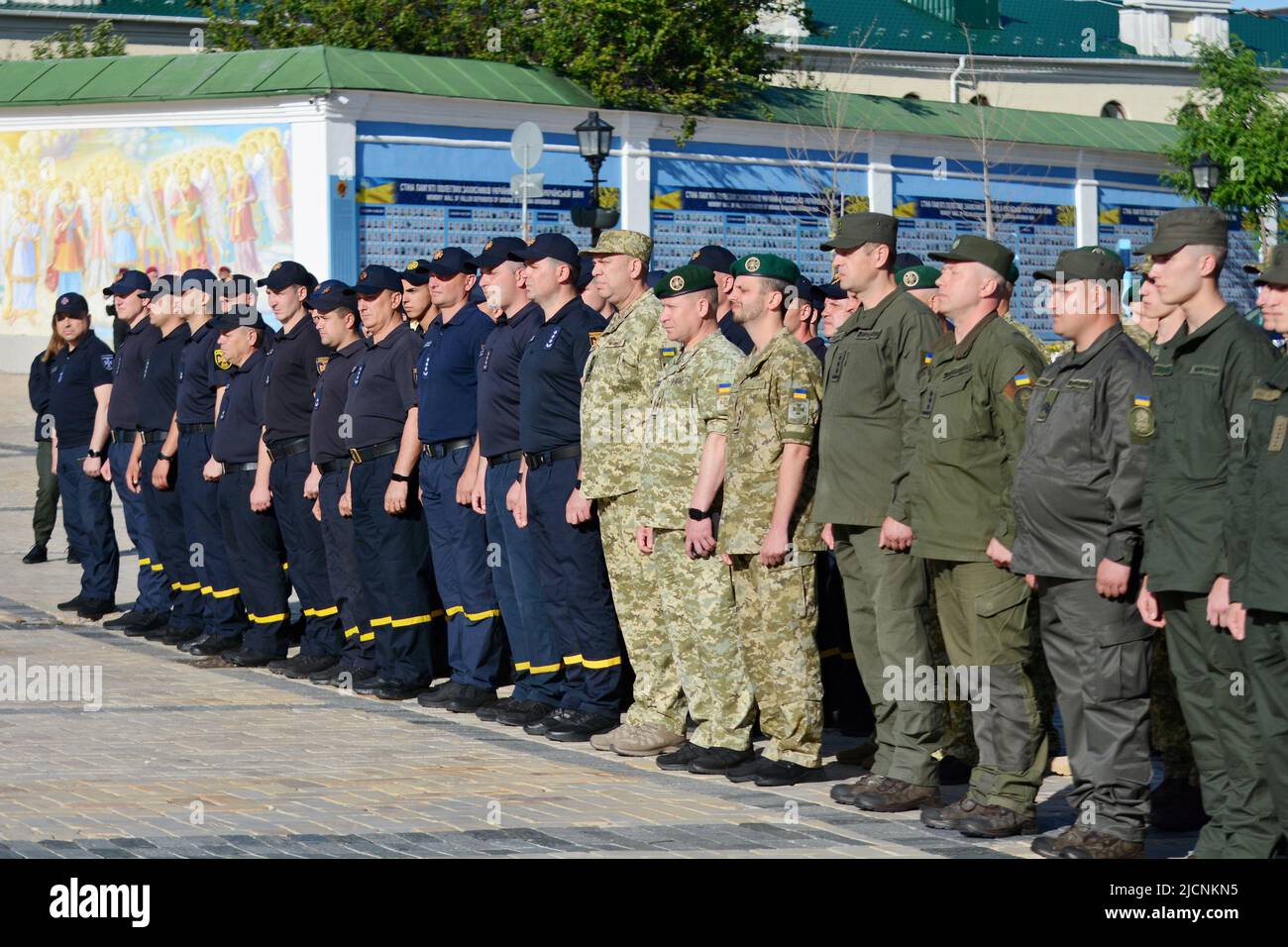 Kiev, Ucraina. 14th giugno 2022. Rappresentanti di varie strutture del Ministero degli Affari interni dell'Ucraina durante la presentazione dei premi da parte del Ministro Denys Monastyrsky. I soccorritori, la polizia e le guardie di frontiera hanno dimostrato un'impresa speciale nel contrastare l'aggressione russa nella guerra contro l'Ucraina, alcuni dei quali sono stati feriti in linea di servizio. Credit: SOPA Images Limited/Alamy Live News Foto Stock